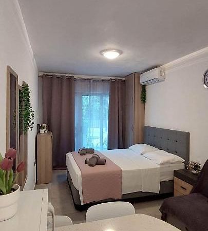 Stay With Oleg C17 Paralimni Exteriör bild
