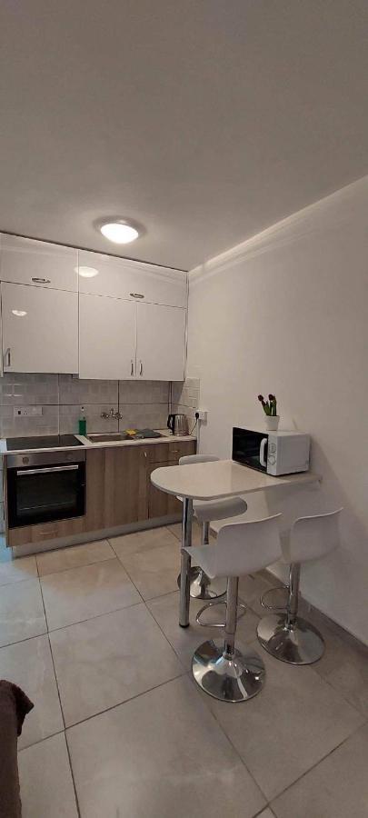 Stay With Oleg C17 Paralimni Exteriör bild
