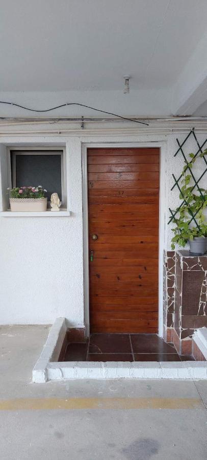 Stay With Oleg C17 Paralimni Exteriör bild
